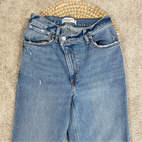 SOLD | Abercrombie & Fitch The ‘90s Straight Ultra High Rise Jeans Criss-Cross - Picture 4 of 15